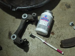 Clean the caliper bracket using brake cleaner, wire brush, and toothbrush, then grease up using the brake grease (without carbon one)