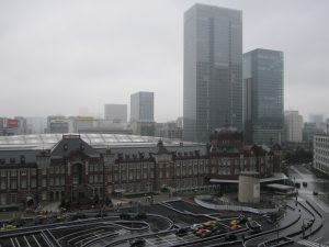 After a long wondering around in the station, we finally meet up with my friend and his wife, and then head out to have a better view of newly renovated Tokyo Station.